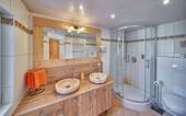 Großes Bad mit Dusche - 