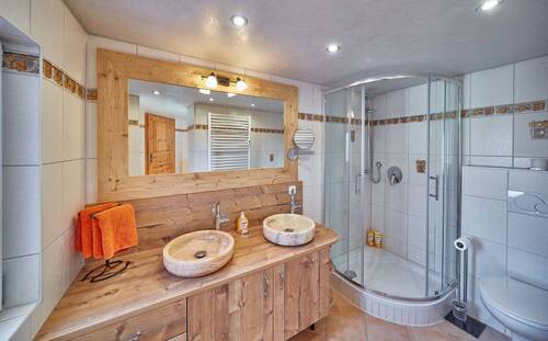 Großes Bad mit Dusche - 