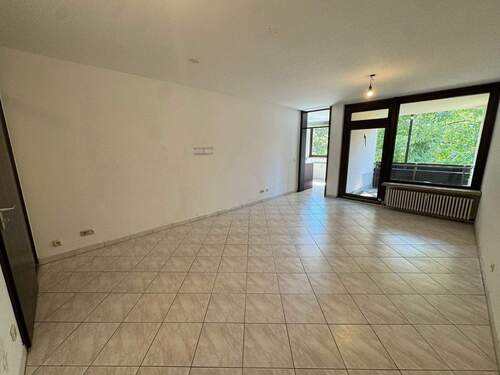 Wohnzimmer - 2 Zimmer Etagenwohnung zum Kaufen in Nürnberg