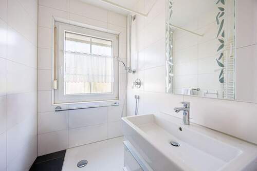 Bad - Mehrfamilienhaus, Wohnhaus mit 130,00 m² in Freiberg am Neckar zum Kaufen