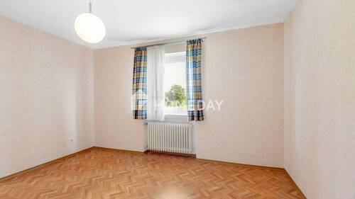 1. OG Schlafzimmer 1 - 