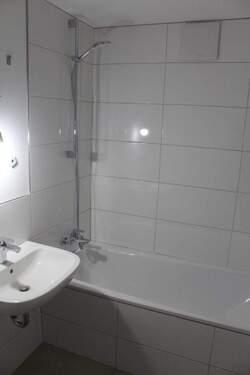 Badezimmer mit Wanne - 