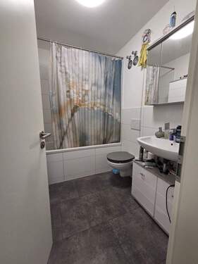 WE 2 - Badezimmer mit Wanne - 