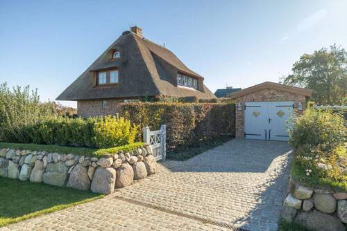 Bild 1 - Alleinlage mit Weitblick auf Wiesen und Felder