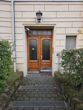 Haustür - 2 Zimmer Etagenwohnung zum Kaufen in Berlin