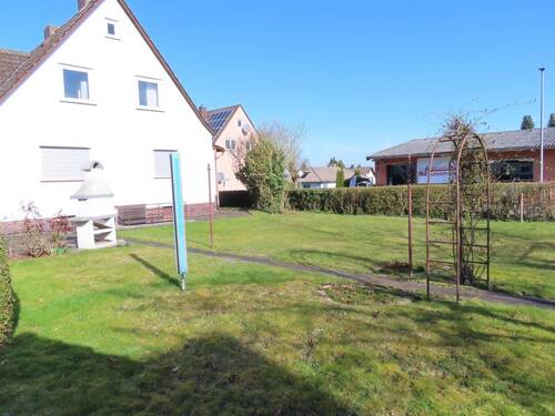 Aussenansicht mit Garten - 