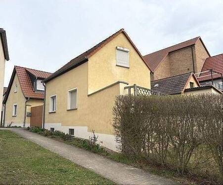 Außenansicht - EFH in Nemsdorf - 80.000,00&nbsp;EUR Kaufpreis, ca.&nbsp; 80,00&nbsp;m&sup2;&nbsp;Wohnfl&auml;che