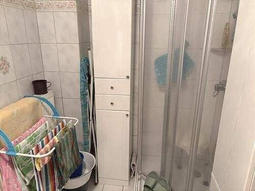 Bad mit Dusche Erdgeschoss - 