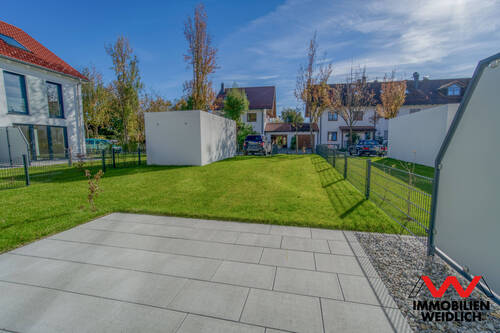 Blick auf die Terrasse und den Garten - 