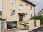 Hauseingang und Fahrradraum - 