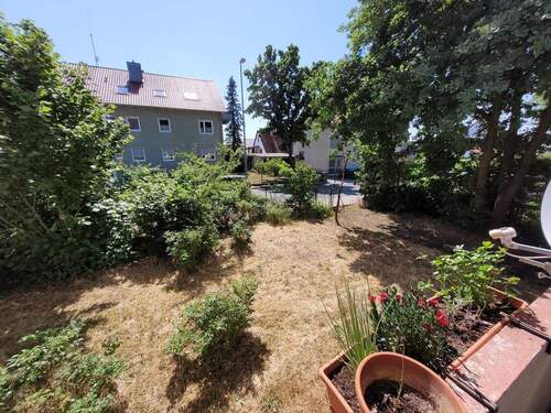 mit Blick in den Garten - 