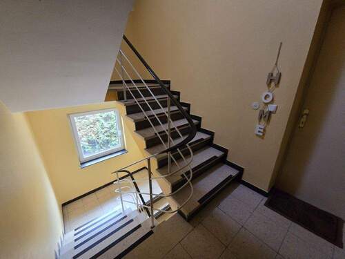 Treppenhaus - Etagenwohnung mit 72,00 m&sup2; in Roth zur Miete