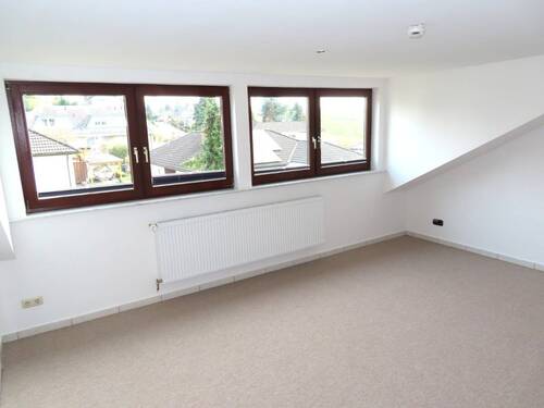 Zimmer 1 - Renovierte 3 ZKB mit EBK und Balkon - Ruhige Lage in Niestetal-Heiligenrode