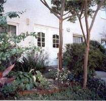 Provisionsfreie 3 Zimmer, Küche, großes Bad, Abstellraum, Terrasse, eingezäunter Garten, Keller, Waschkeller, eigene separate Tiefgarage ! - Berlin Schmöckwitz