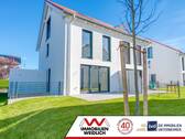 Aussenansicht mit Garten - Ruhiges Wohnen in Zorneding! - 1.188.000,00 EUR Kaufpreis, ca.  137,00 m² Wohnfläche