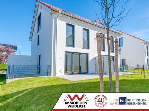 Aussenansicht mit Garten - Ruhiges Wohnen in Zorneding! - 1.188.000,00 EUR Kaufpreis, ca.  137,00 m² Wohnfläche