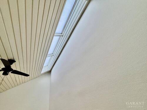 Oberlichtfenster im Wohnbereich - 3 Zimmer Etagenwohnung zum Kaufen in Stuttgart