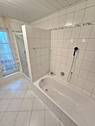 Dusche und Badewanne - 