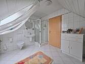 Badezimmer im Obergeschoss - 