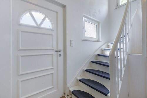 Eingangsbereich - 5 Zimmer Mehrfamilienhaus, Wohnhaus zum Kaufen in Köln