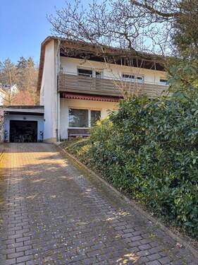 Einfahrt - 7 Zimmer Einfamilienhaus in Biedenkopf