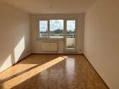 Wohnzimmer - 2 Zimmer Etagenwohnung zur Miete in Bergen auf Rügen