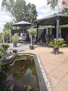 Terrasse mit Teich - 