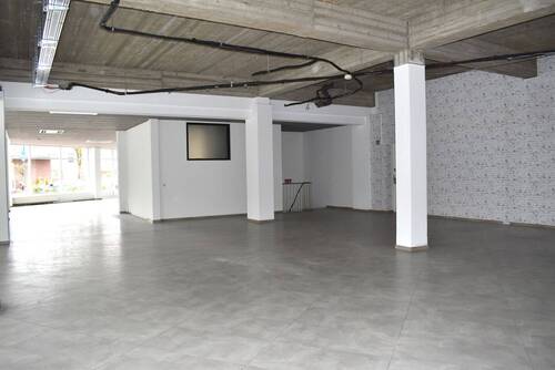 Ladenfläche im Erdgeschoss (vor der Vermietung) - 