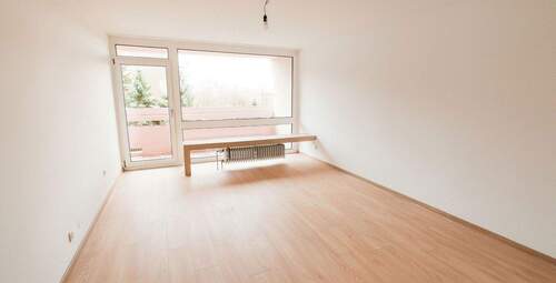 Wohnzimmer - 3 Zimmer Etagenwohnung zum Kaufen in München