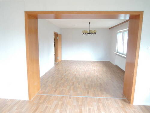 Wohn-/Esszimmer - 