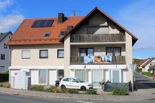 Vorderansicht 2 MFH - 3 Zimmer Etagenwohnung zur Miete in Seubersdorf in der Oberpfalz