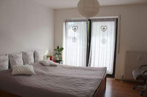 ... das danebenliegende Schlafzimmer ... - 