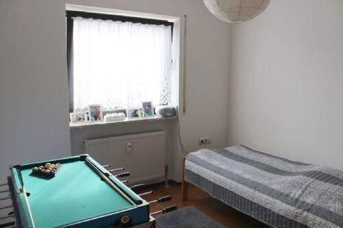 ... sowie das Jugendzimmer - 