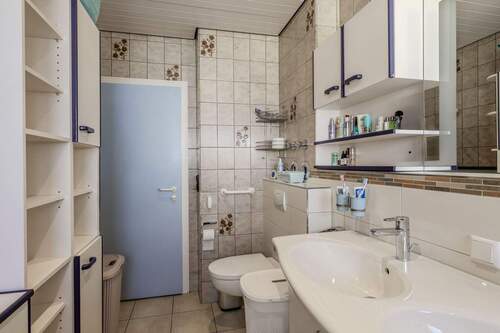 Tageslichtbad mit Doppelwaschbecken - 