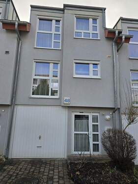 Hausansicht vorne (Nordseite) - Schönes Reihenmittelhaus sofort beziehbar