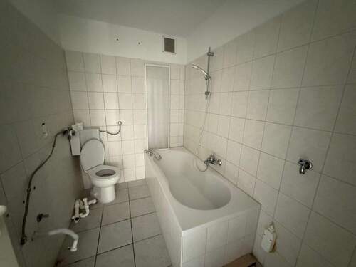 Innenliegendes Bad mit Badewanne - 