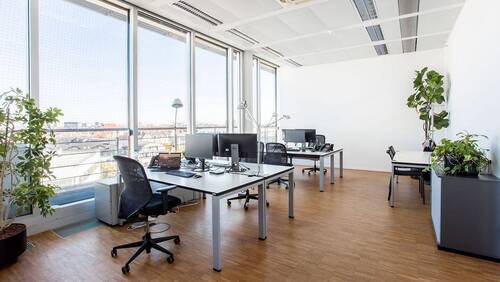 Büroraum mit ca. 5 Arbeitsplätzen - Lichtdurchflutete möblierte Bürofläche im 6. OG im Münchener Westend - All-in-Miete