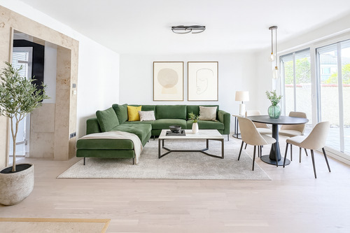 Wohnzimmer (Staged) - *moderne und frisch renovierte 2,5-Zimmer EG Wohnung mit Terrasse*