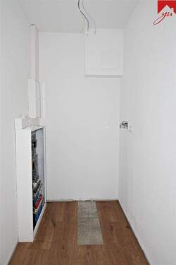 Abstellraum mit Waschmaschinenanschluss - 