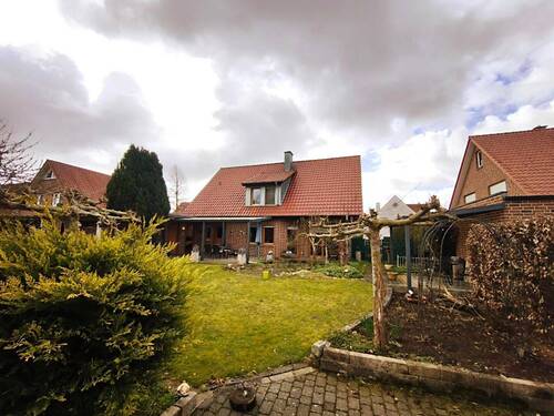 Gartenansicht - 7 Zimmer Einfamilienhaus zum Kaufen in Lingen (Ems)