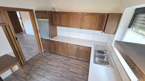 EG Einbauküche - 7 Zimmer Mehrfamilienhaus, Wohnhaus in Aura a.d.Saale