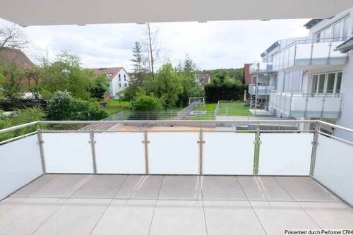 Südbalkon mit Ausblick ins Grüne - 