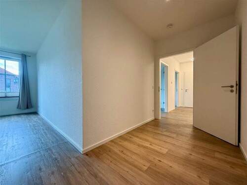 Zwischenflur zum Schlafzimmer u. Duschbad - 