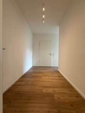 Zwischenflur zum Schlafzimmer u. Duschbad (2) - 