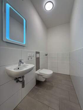 Gäste-WC mit Waschmaschinenanschluss - 