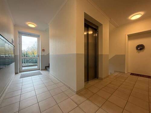 Treppenhaus u. Aufzug Haus Nr. 1 (Haus D) - 