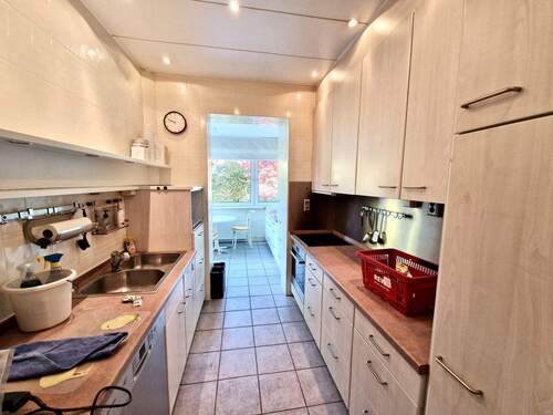 Küche mit angrenzendem Wintergarten - 