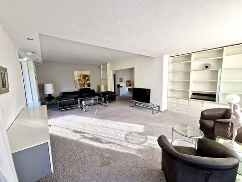 Großzügig und hell - Ihr neues Zuhause erwartet Sie - teilmöbliert - mit Garten