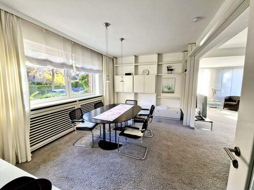 Eßtisch vor dem Fenster - 4 Zimmer Einfamilienhaus in Berlin