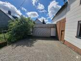 Einfahrt Garage und Scheune - 7 Zimmer Einfamilienhaus in Oberroßbach
